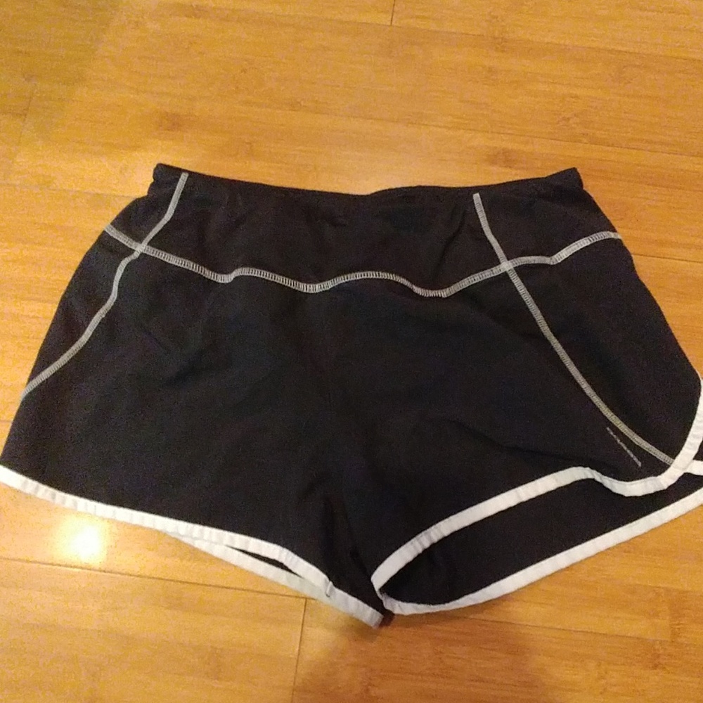 Reebok running short